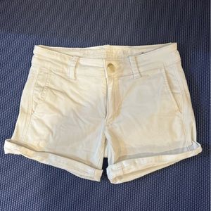 White American Eagle super stretch shorts